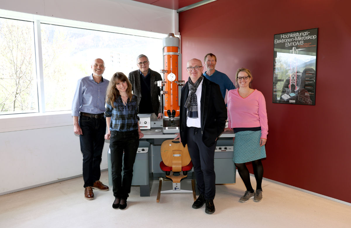 v.l.: Taras Valovka, Stefanie Waich, Lukas A. Huber, Thomas Müller, Andreas Janecke und Julia Vodopiutz von der Med Uni Wien. Michael Hess fehlt auf dem Bild krankheitsbedingt. (Bild: MUI/D. Bullock)