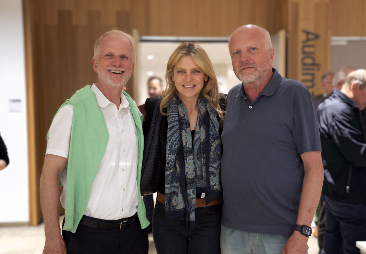 Gruppenfoto v.l: Richard Kogelnig, Katharina Wagensonner und Dietmar Öfner-Velano lächeln in die Kamera.