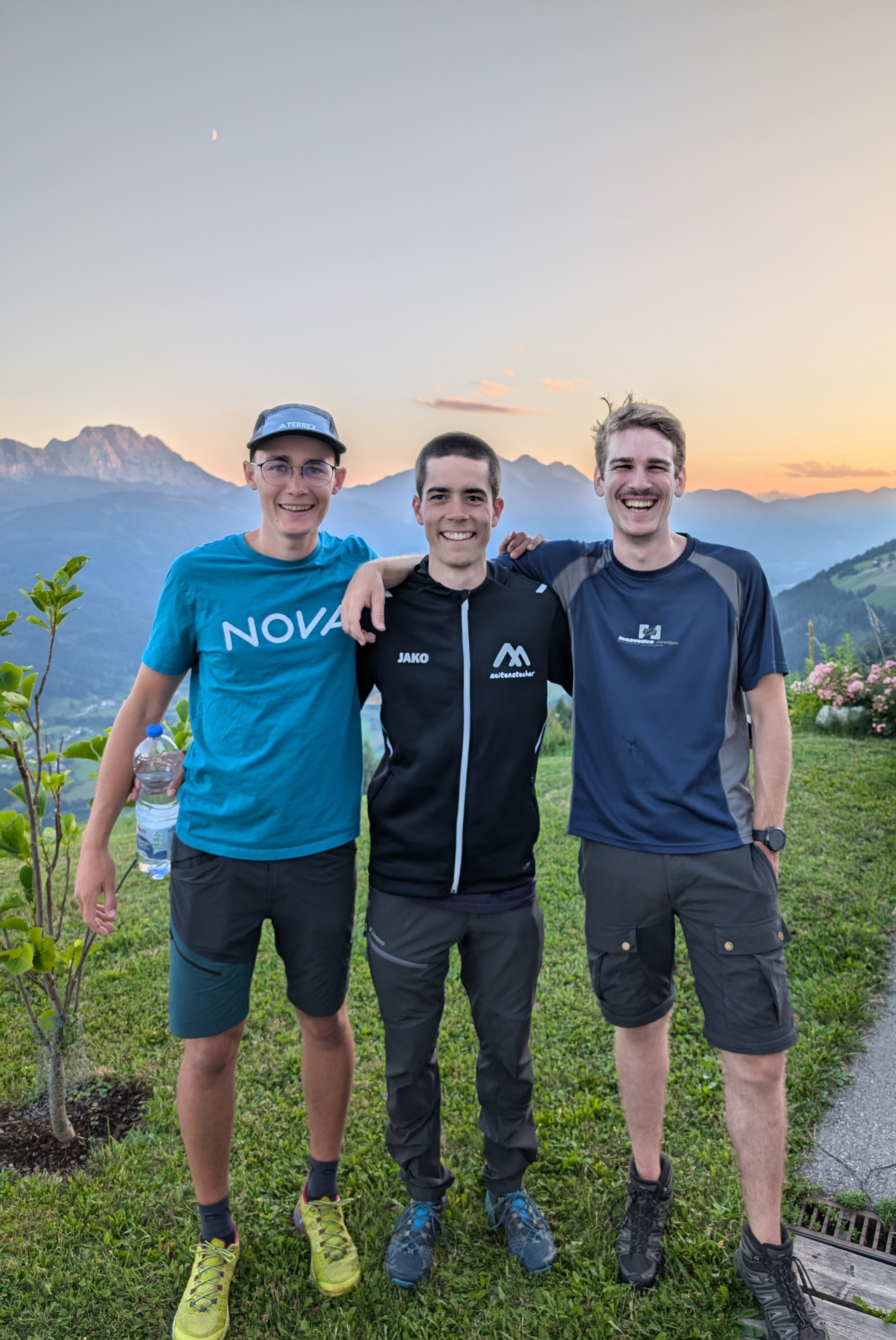 Jonathan Kalmbach, Samuel Tanner und Tobias Kälble lachend