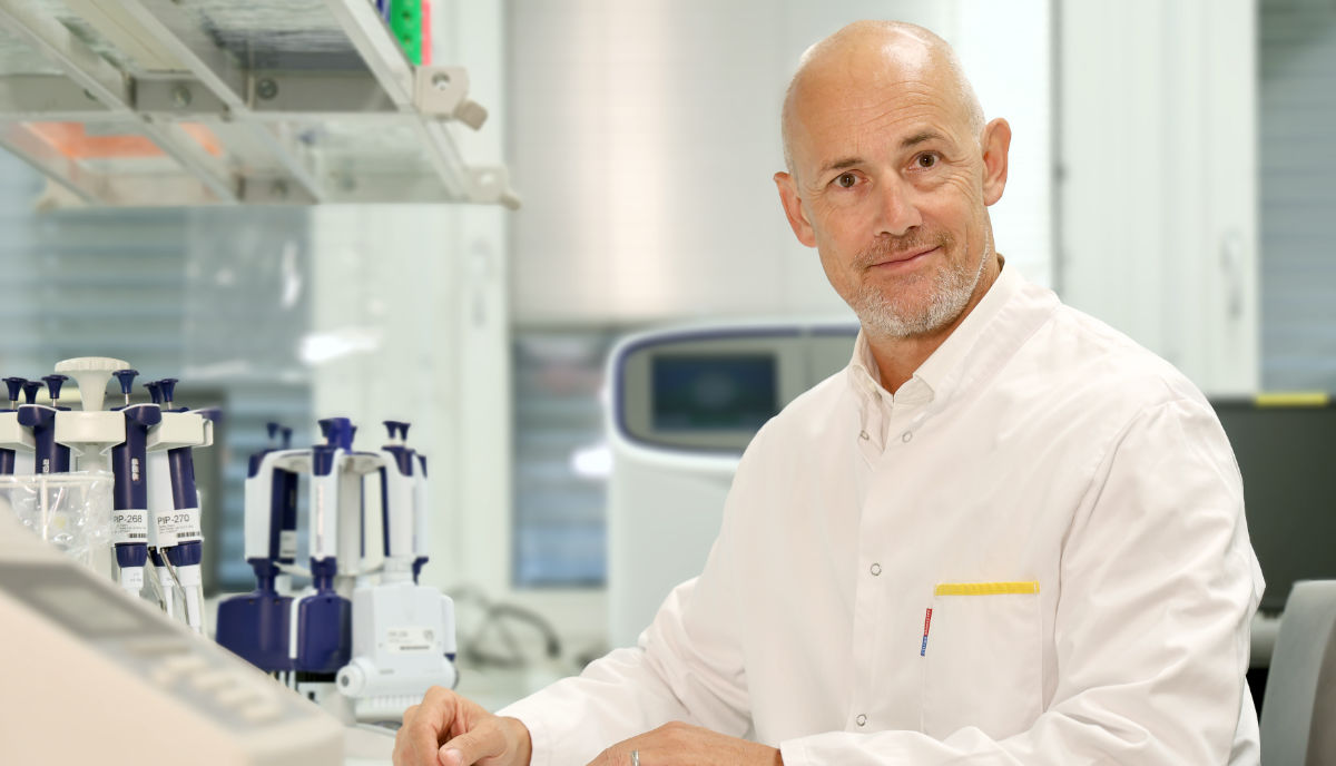 Porträt von Walther Parson im Labor