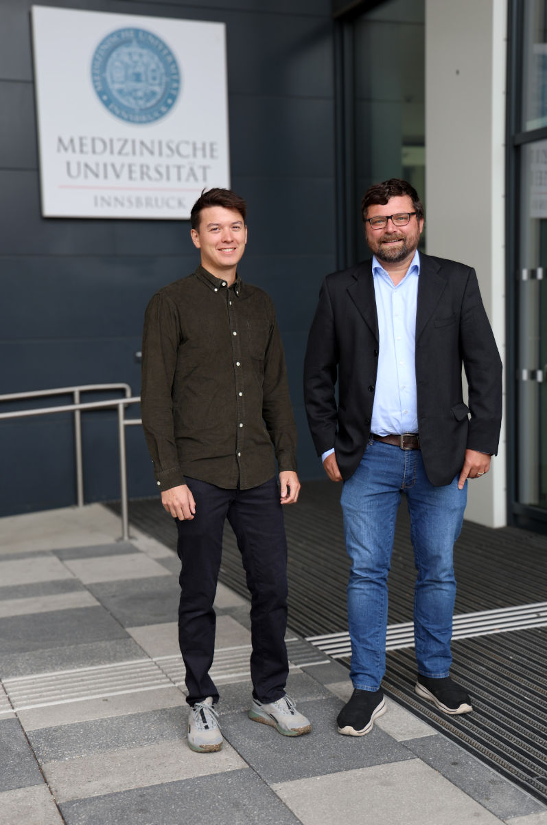 Postdoc Christopher Spiegel (l.) mit Johannes Pallua
