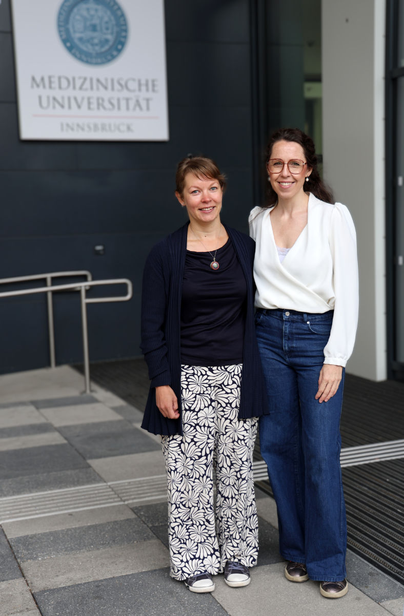 Postdoc Noora Tuovinen (l.) mit Beatrice Frajo-Apor